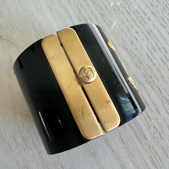 Authentic Chanel black resin cuff - Picture 2 of 5